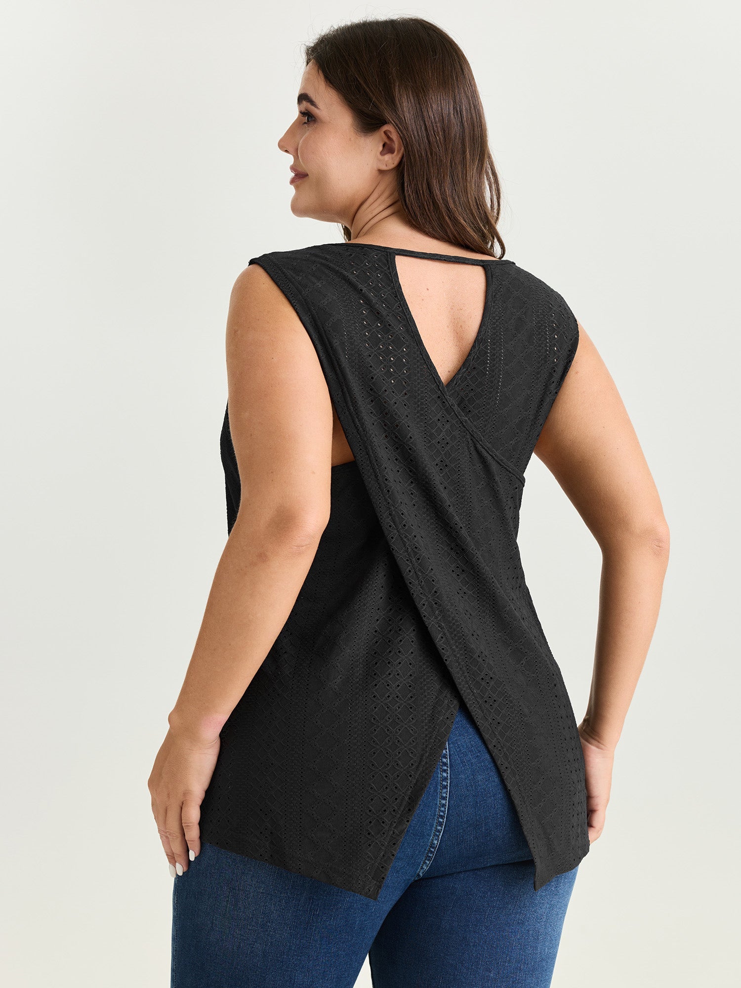 Stretchy Textured Round Neck Tank Top