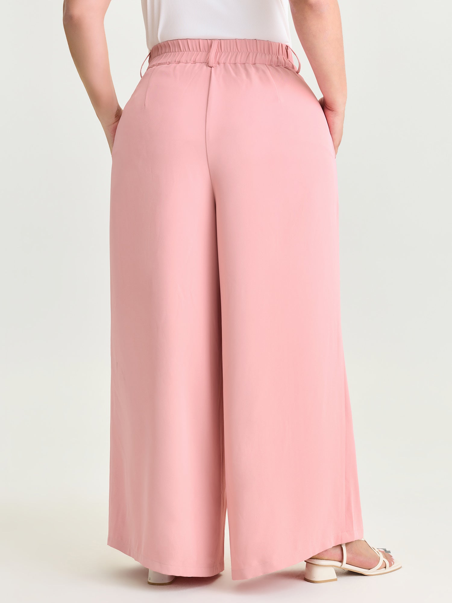 Seamed Curve-Friendly Plain Pants