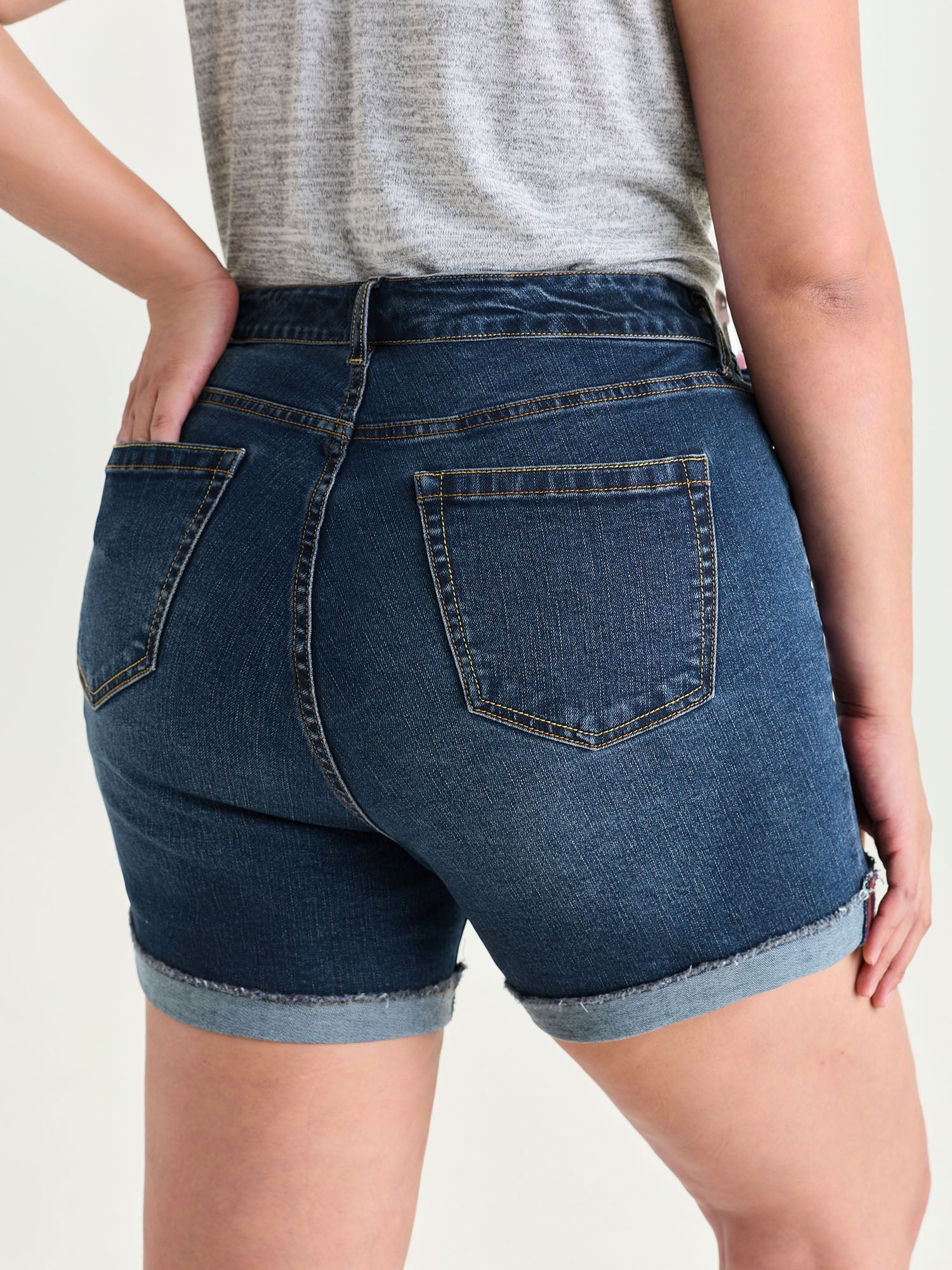 Stretchy Folded Hem Skinny-Fit Denim Shorts