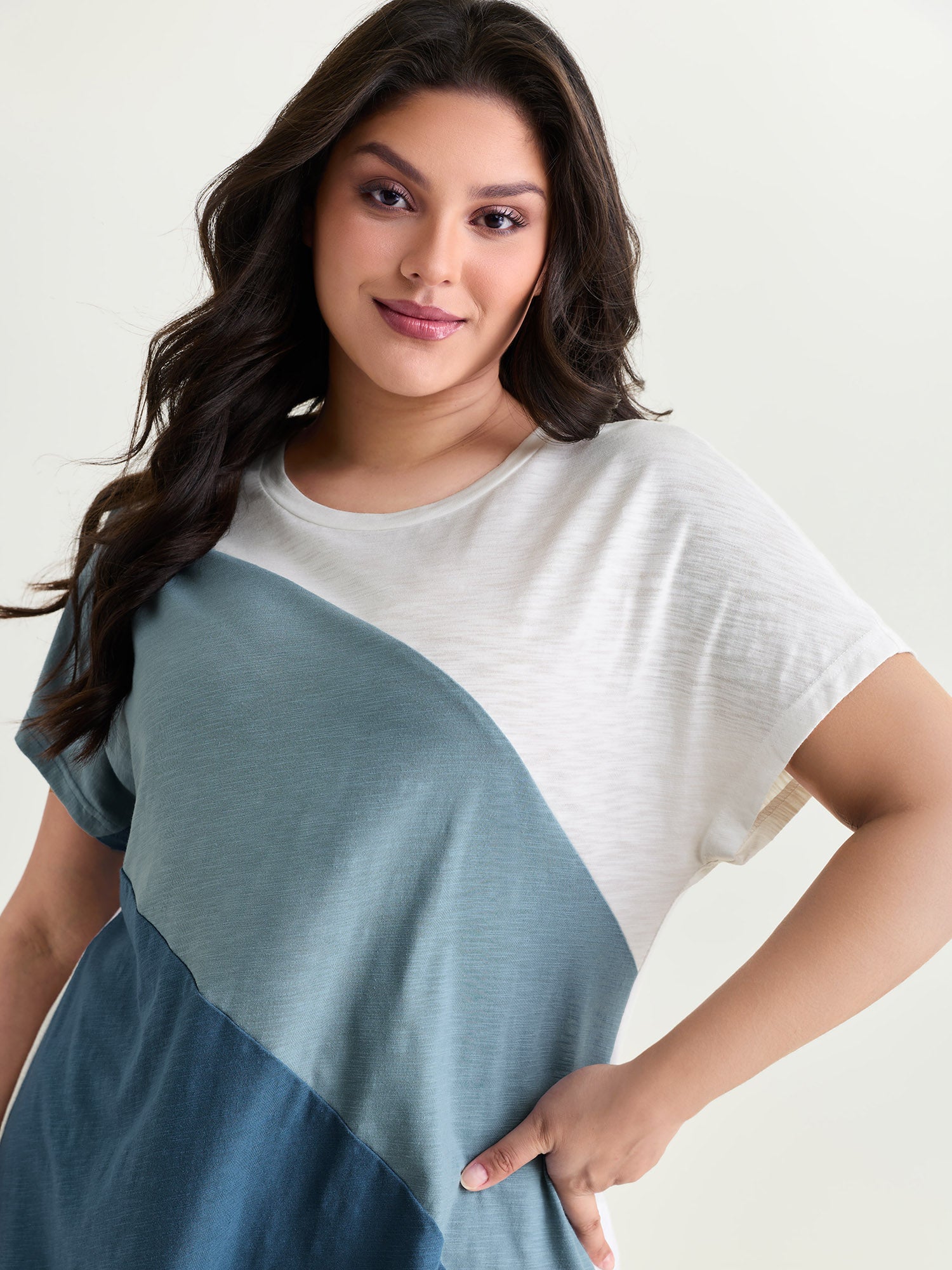 Colorblock Textured Round Neck T-Shirt