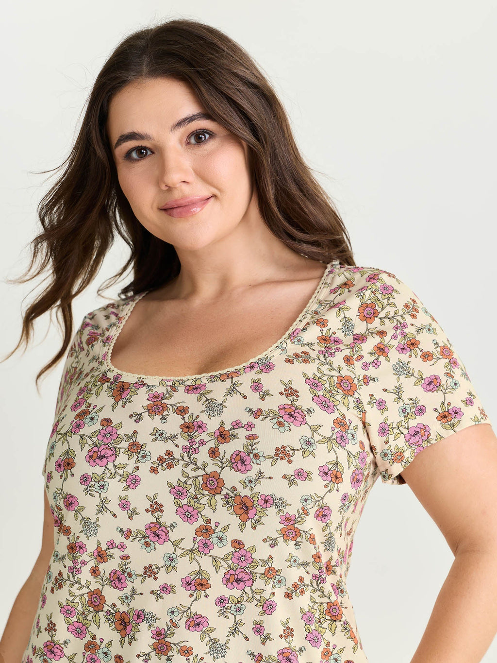 Floral Print Scoop Neckline Fitted T-Shirt