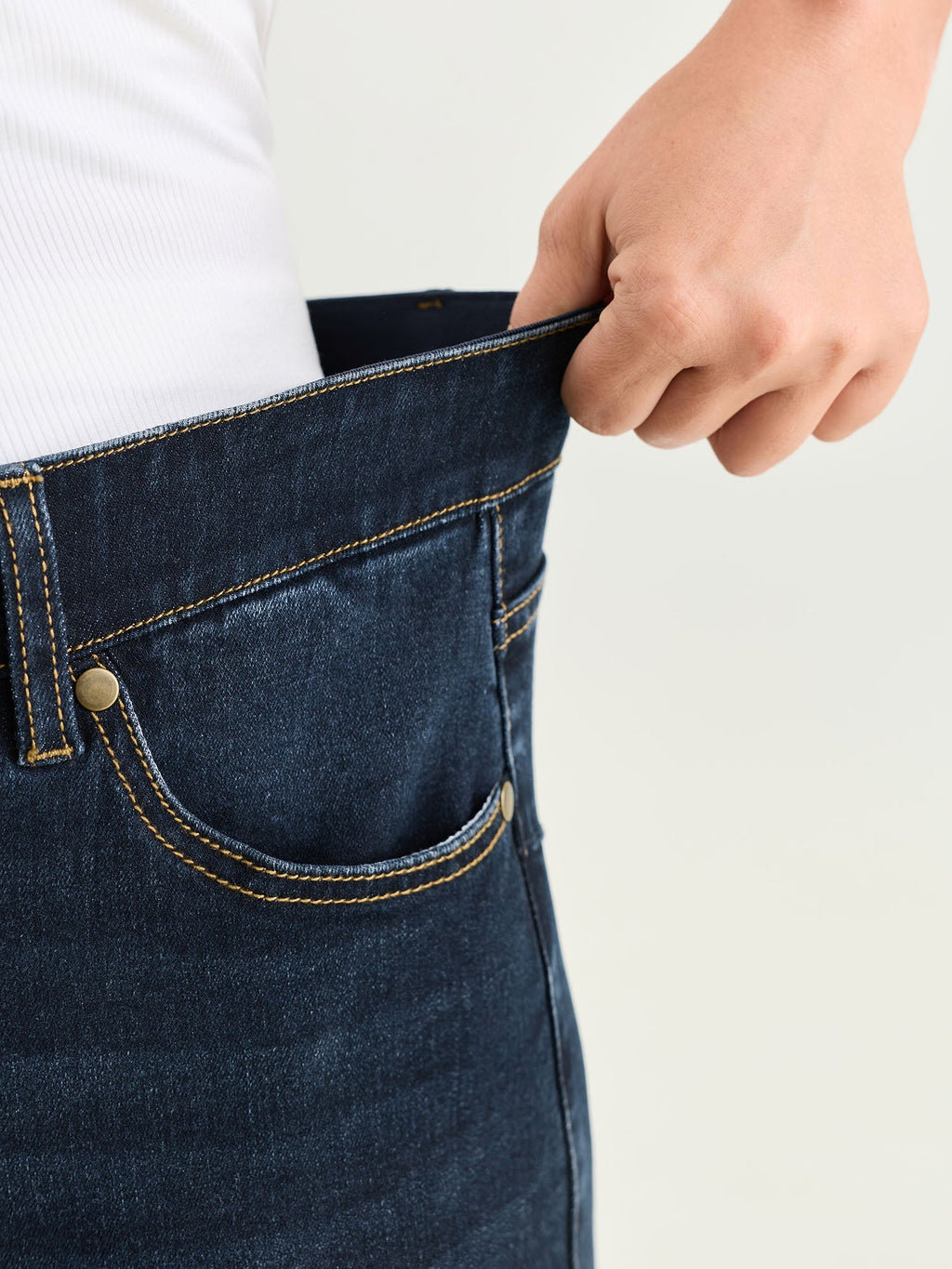 Stretchy Cropped Skinny-Fit Jeans