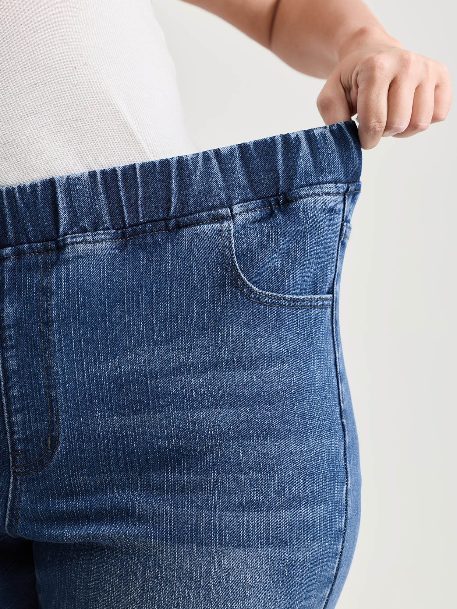 Stretchy Pull-On High Waist Pockets Denim Shorts