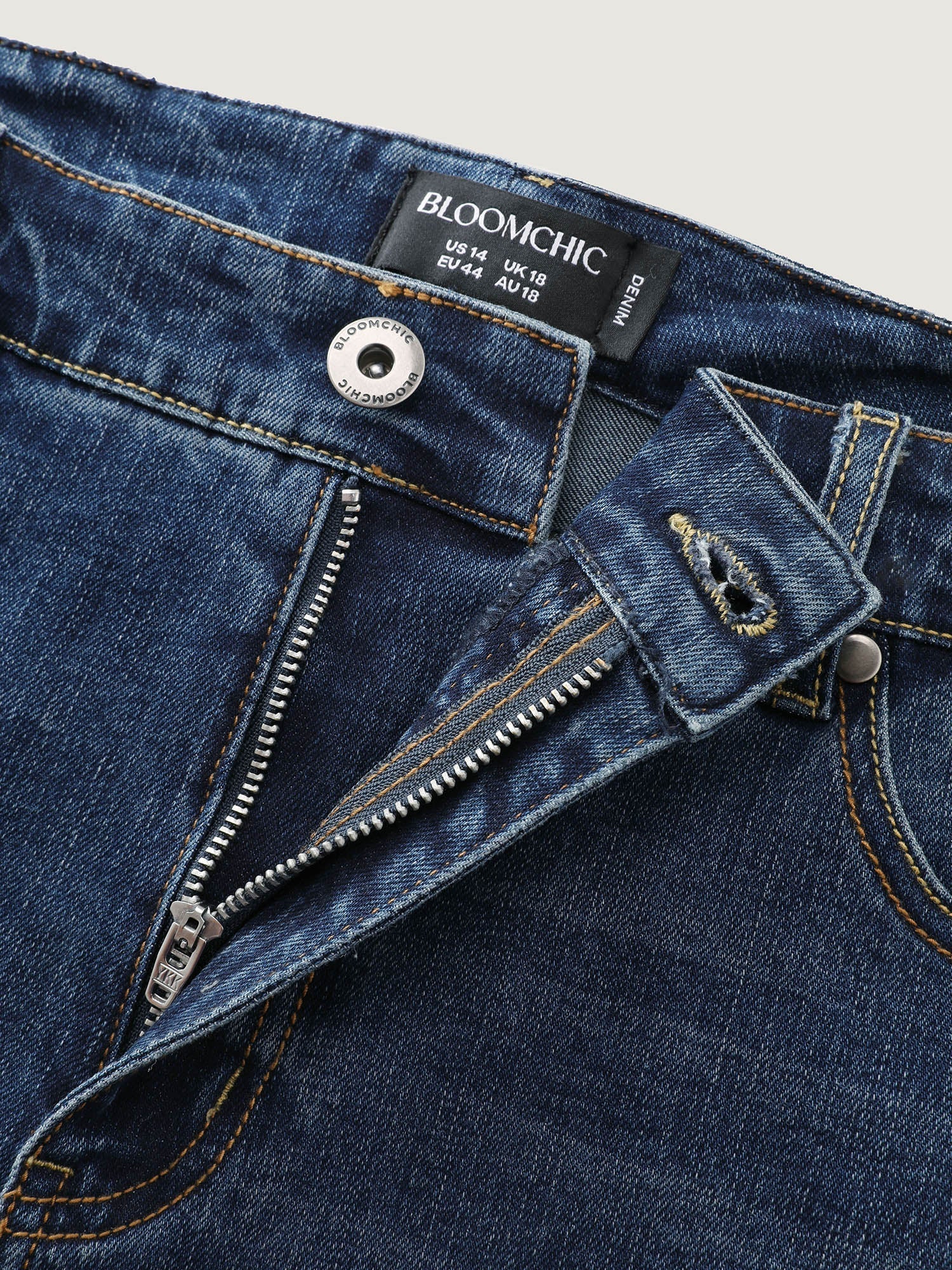 Stretchy Folded Hem Skinny-Fit Denim Shorts