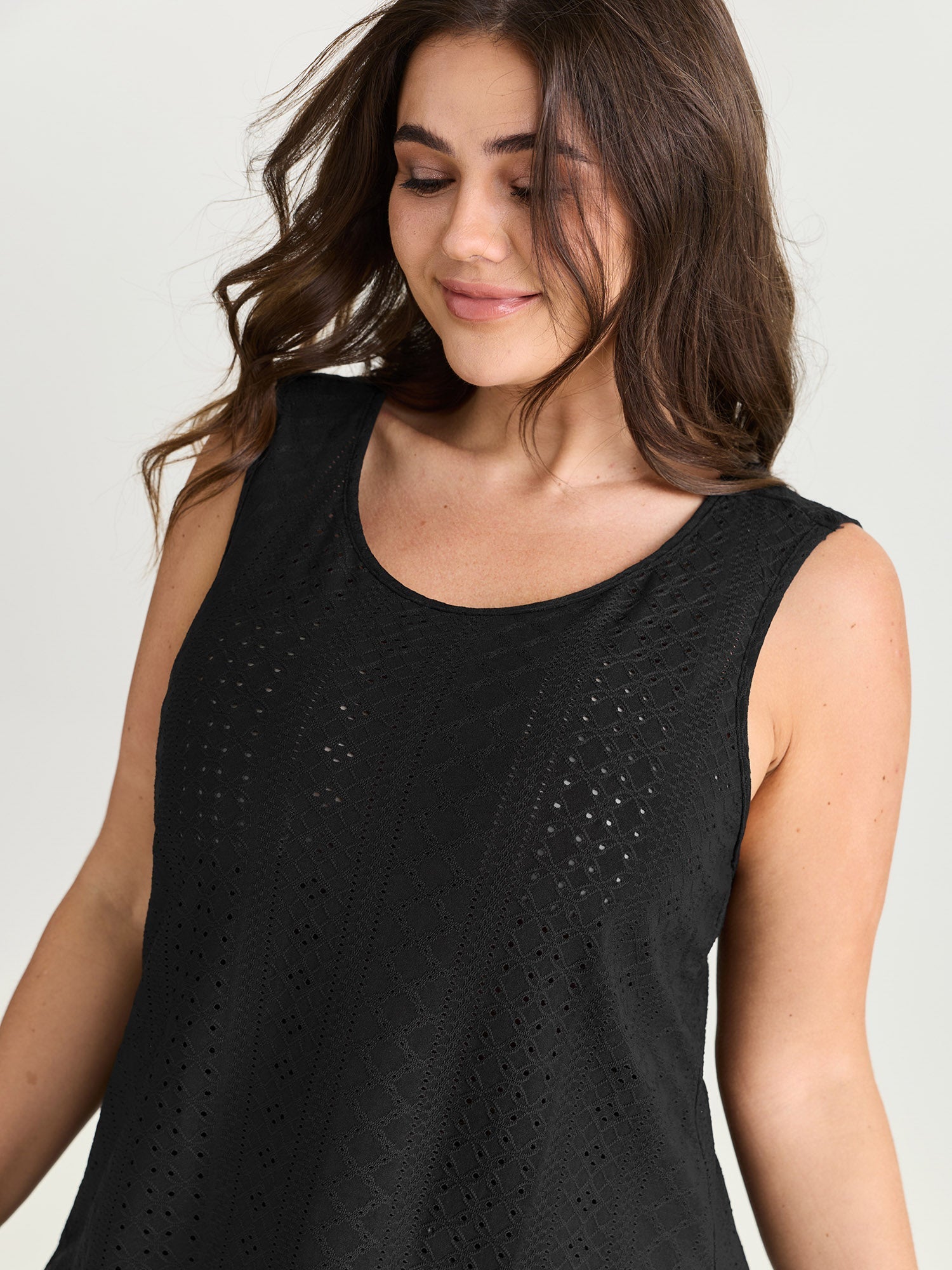 Stretchy Textured Round Neck Tank Top