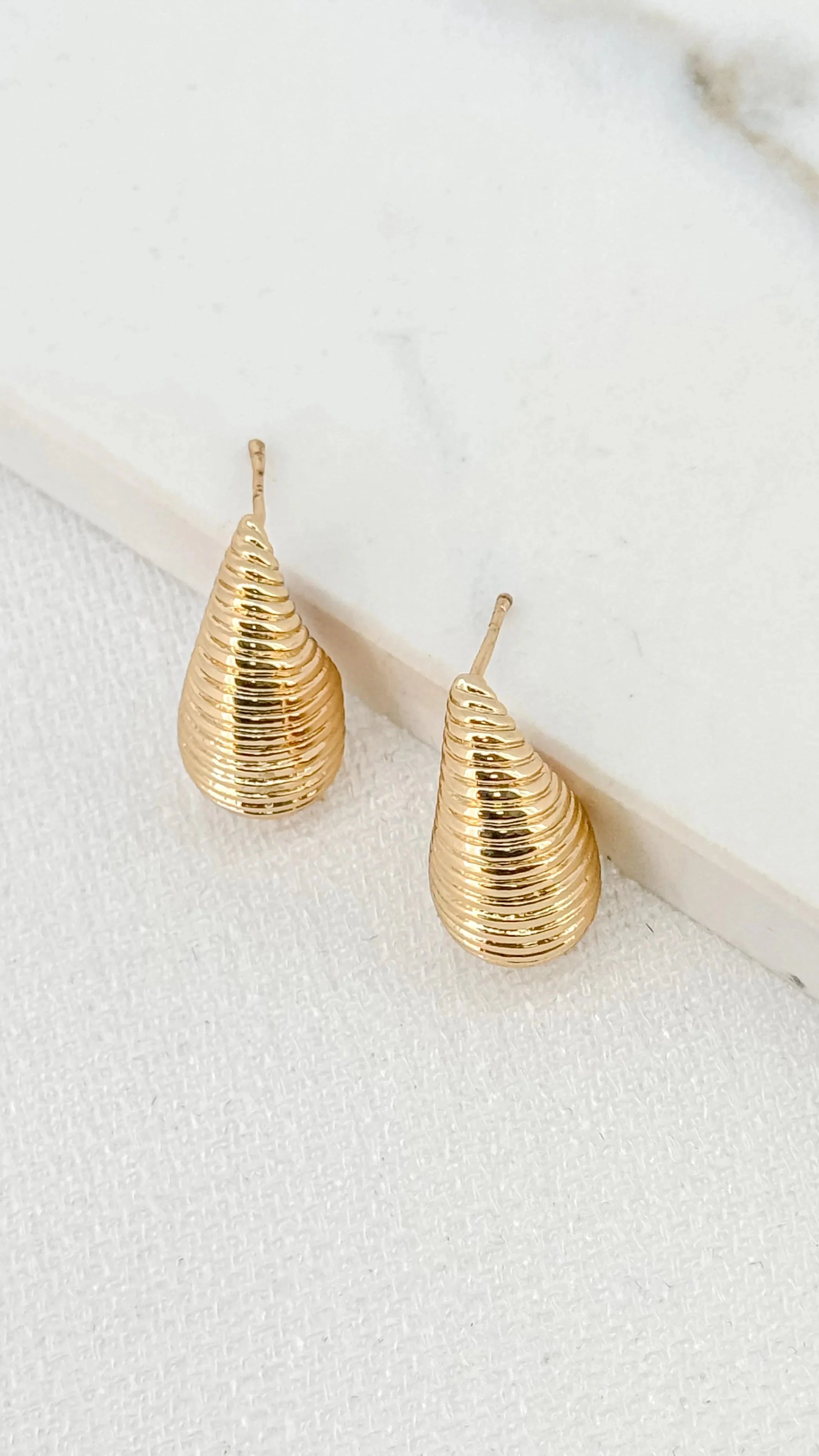 Tear Drop Line Detail Earrings (2 Colours)