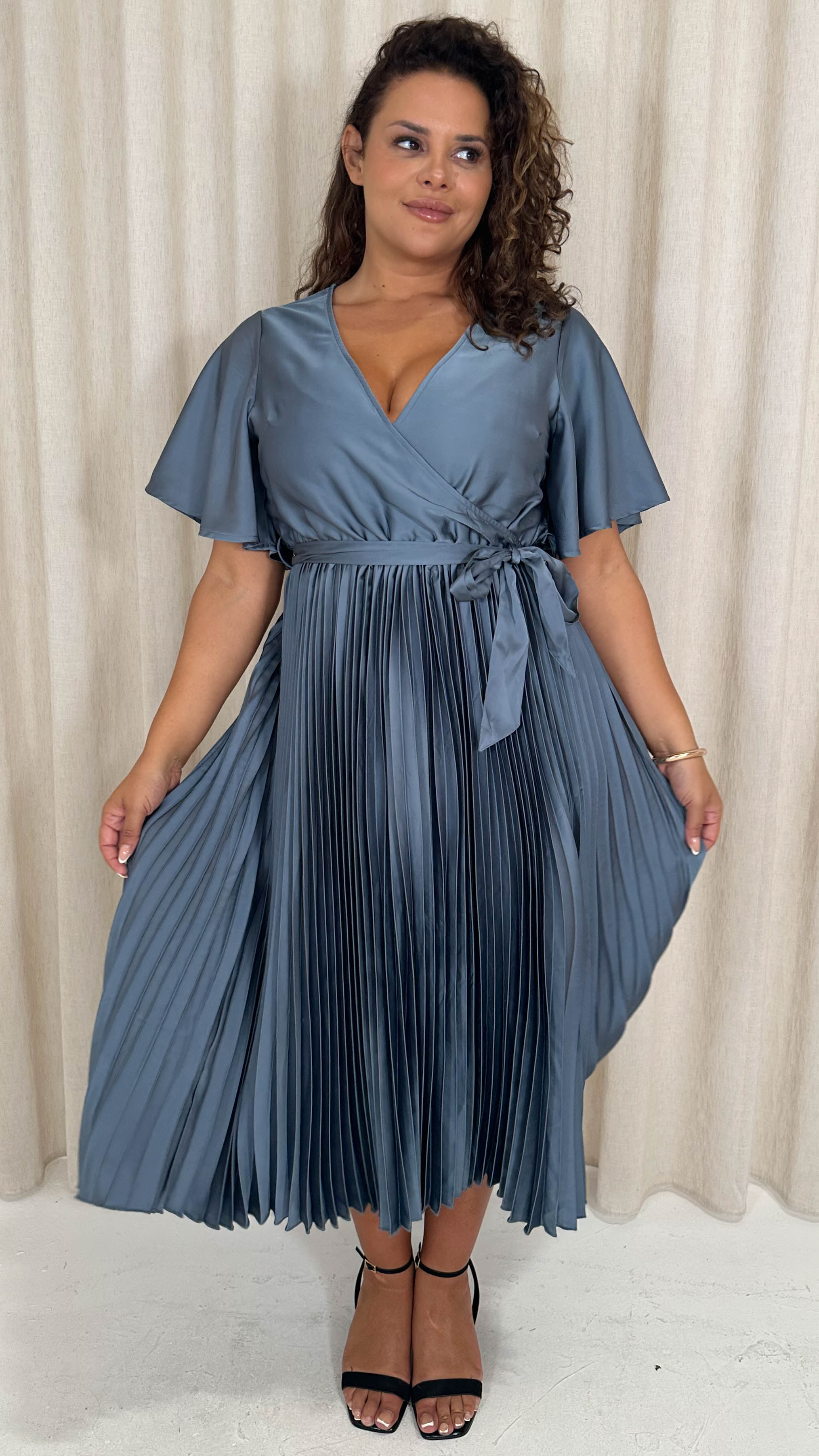 CurveWow Short Sleeve Pleated Midi Dress Gunmetal Grey