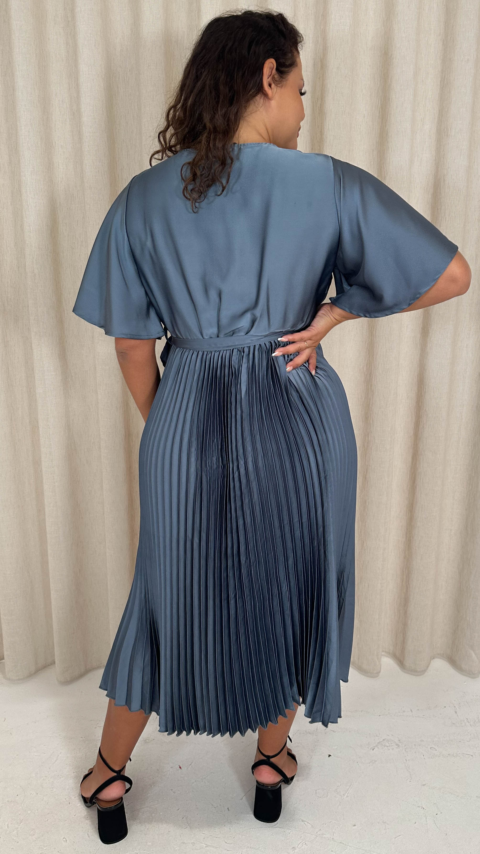 CurveWow Short Sleeve Pleated Midi Dress Gunmetal Grey