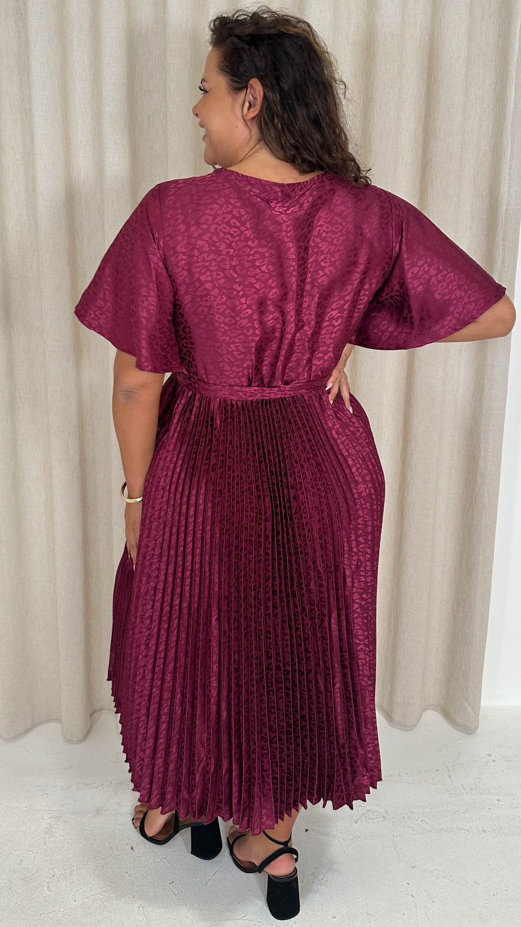 CurveWow Short Sleeve Pleated Midi Dress Wine Animal