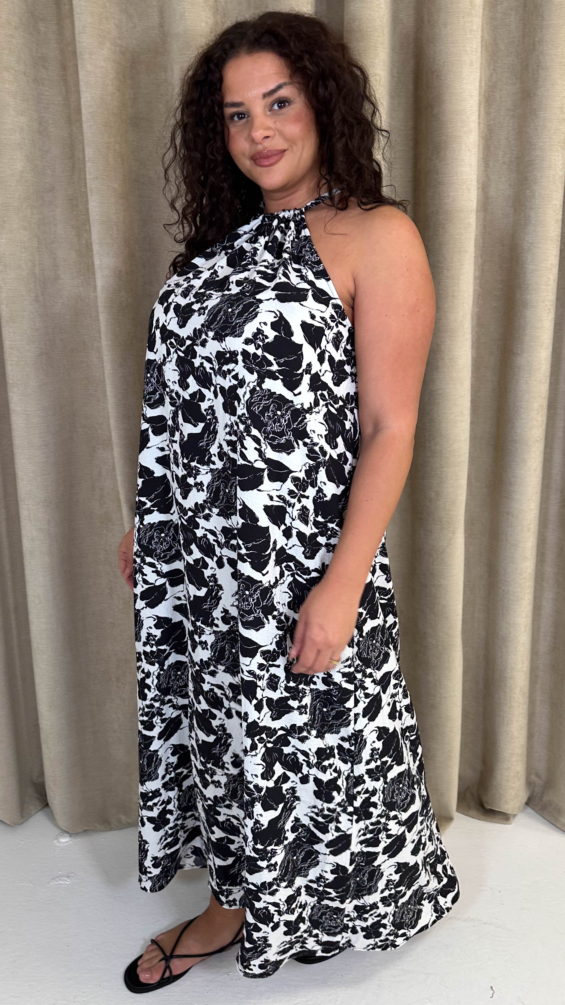 CurveWow Racer Swing Maxi Dress Mono Floral