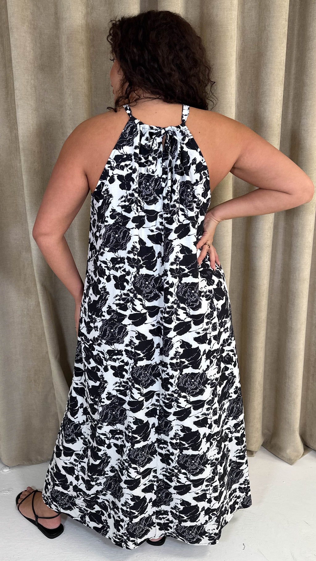 CurveWow Racer Swing Maxi Dress Mono Floral