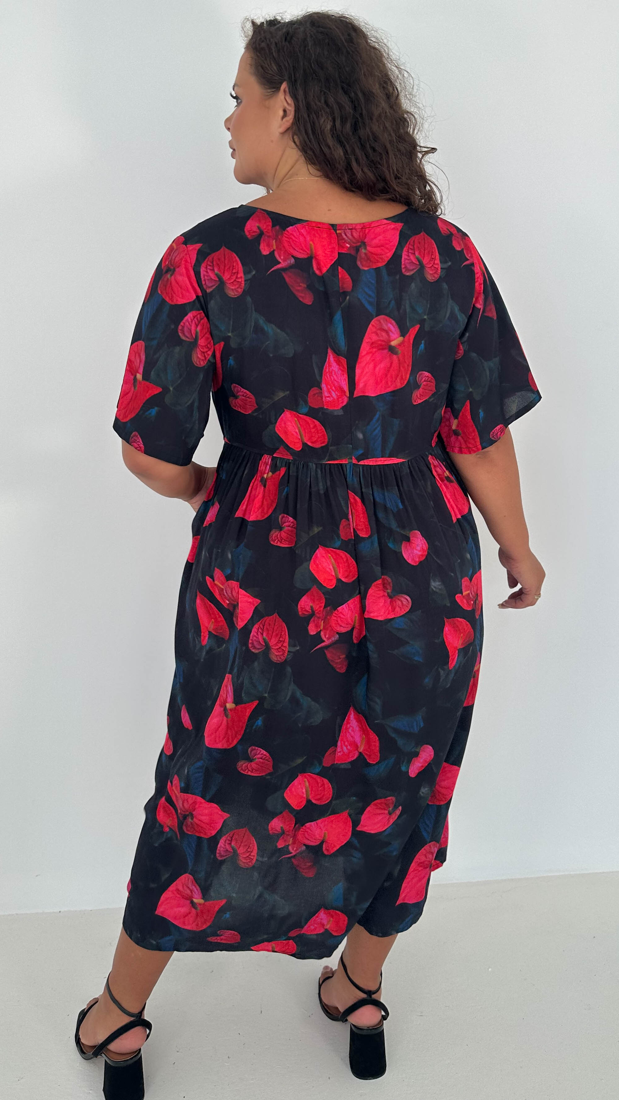 CurveWow Tied Bow Front Dress Black & Red Floral