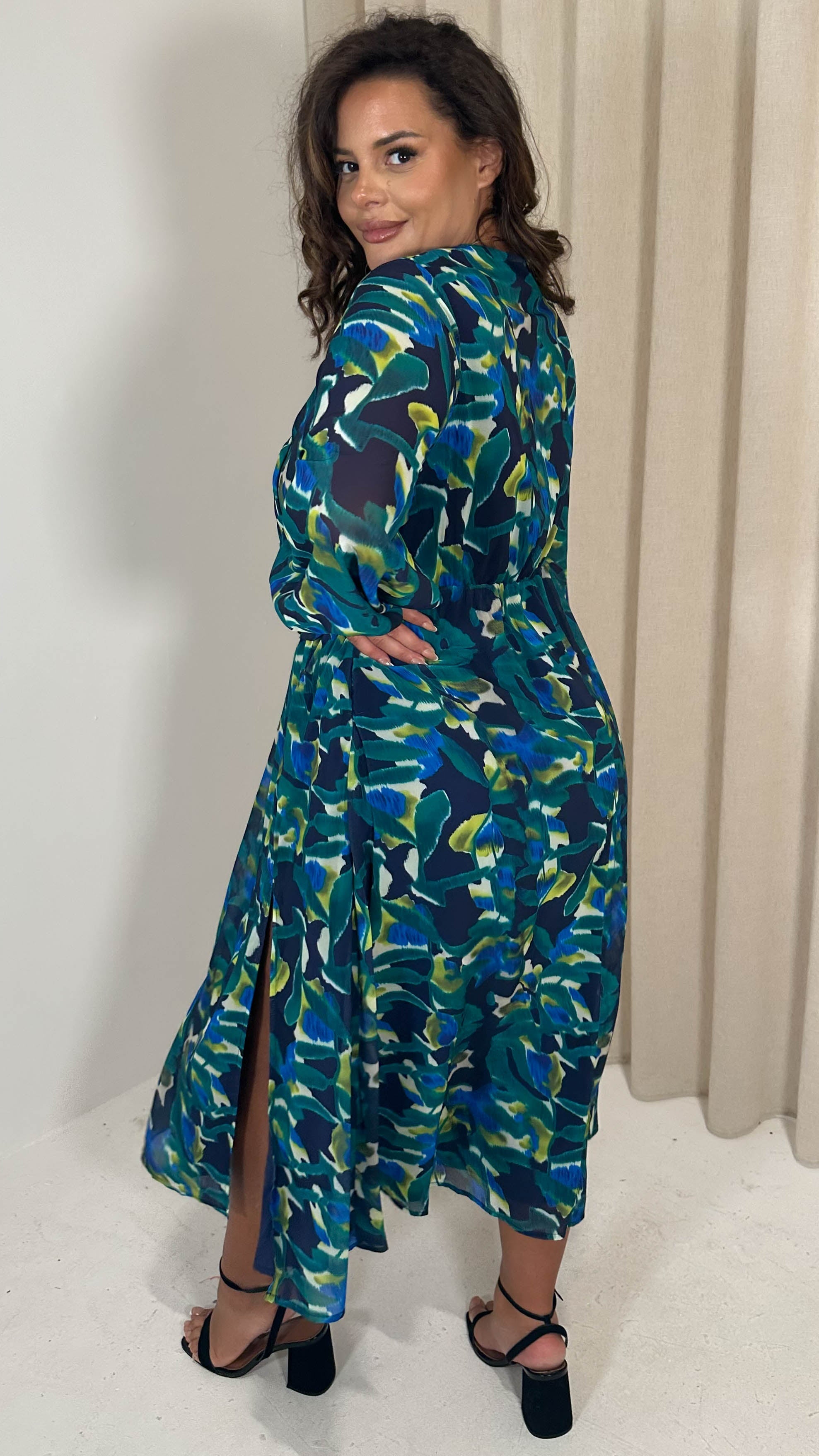 CurveWow Ring Waist V Neck Midi Dress Green Floral