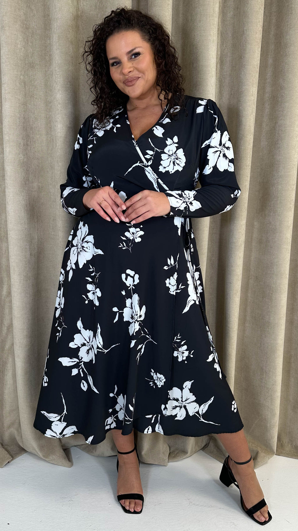 CurveWow Long Sleeve Wrap Dress Black/White Floral