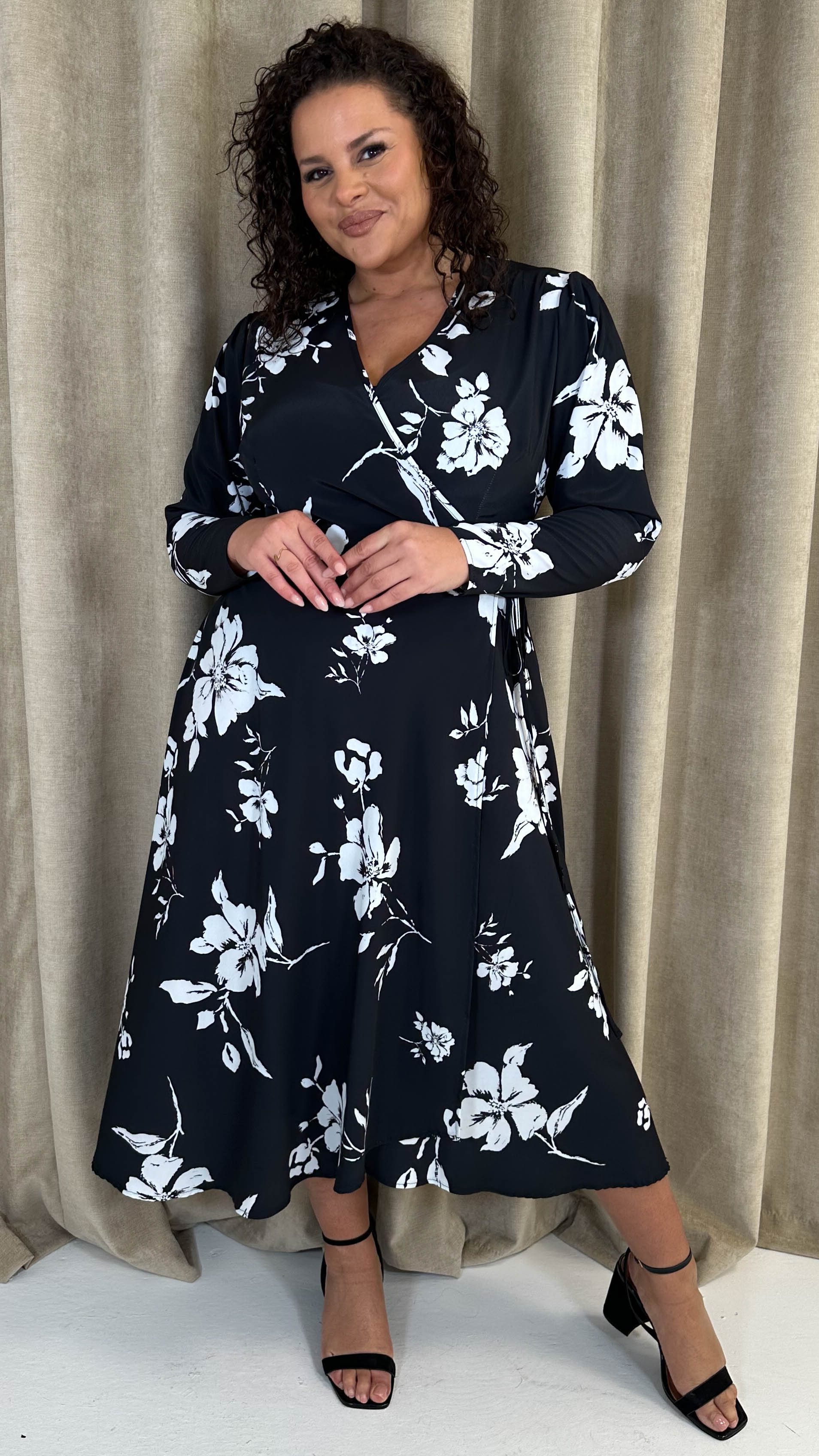 CurveWow Long Sleeve Wrap Dress Black/White Floral