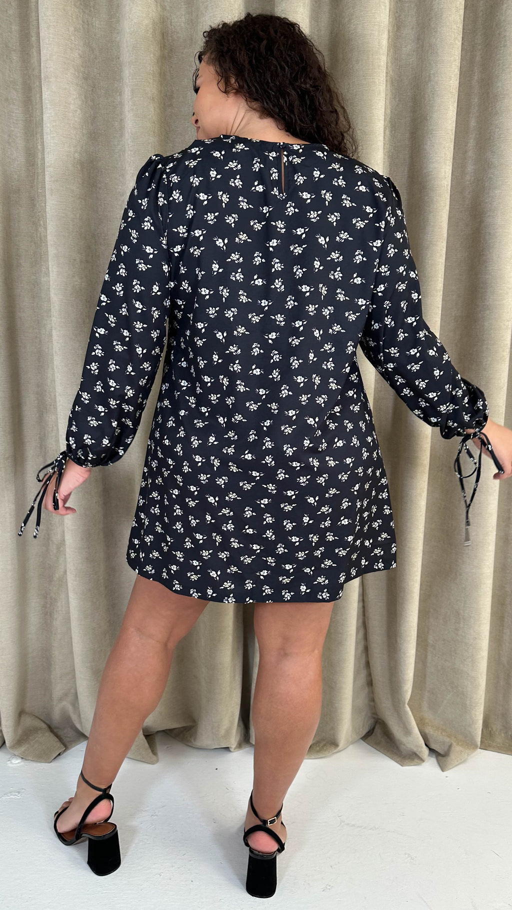 CurveWow Printed Tie Sleeve Shift Dress Black Floral