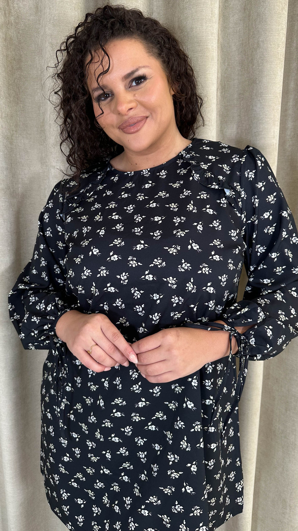 CurveWow Printed Tie Sleeve Shift Dress Black Floral