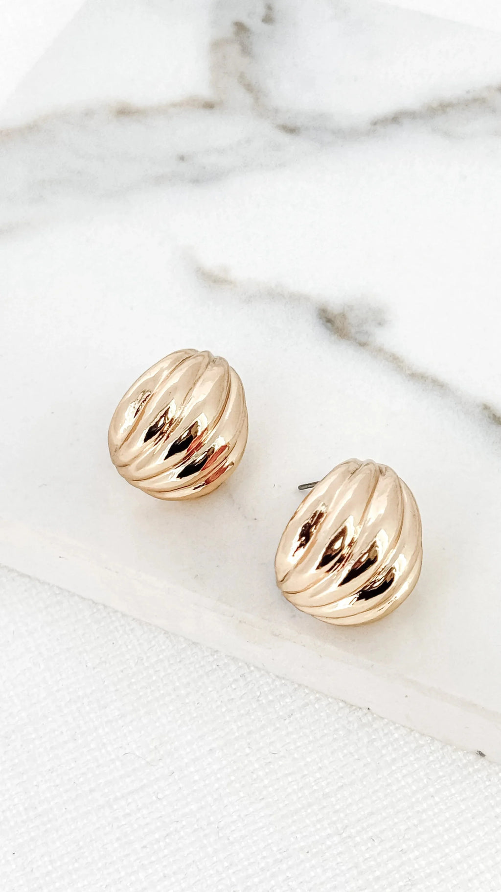 Ribbed Curved Droplet Earring (2 Colours)